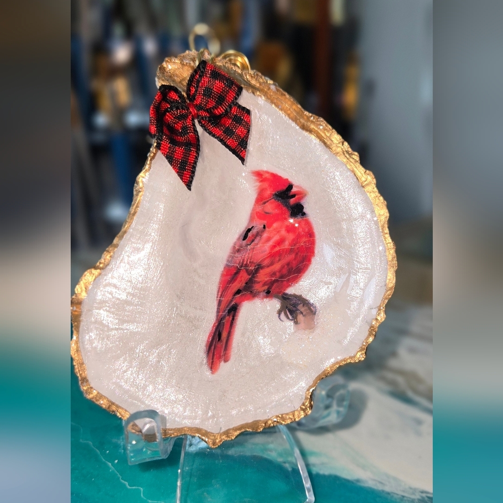 ✨🐦 Holiday Oyster Shell Ornament – Redbird Design ✨